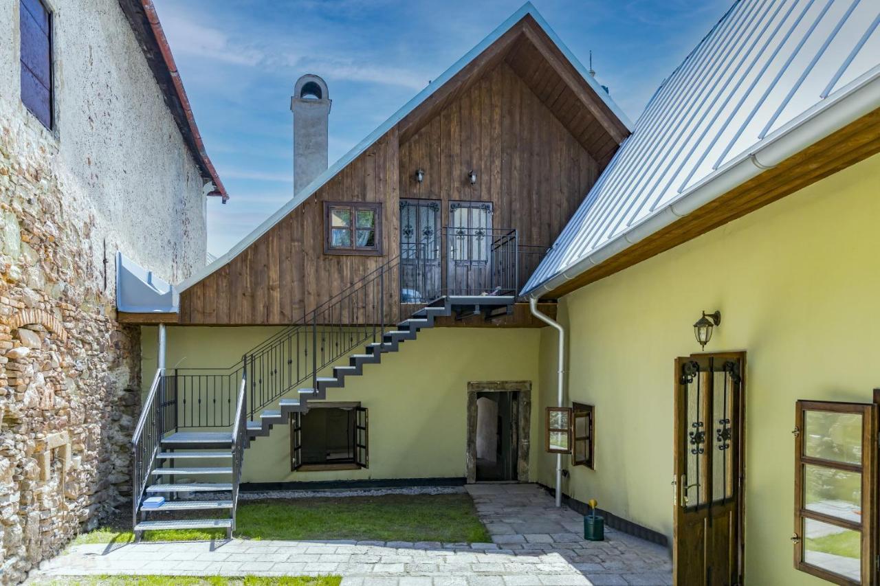 Apartman Charlotte V Dome So Studnou Na Streche Banská Štiavnica Exterior foto